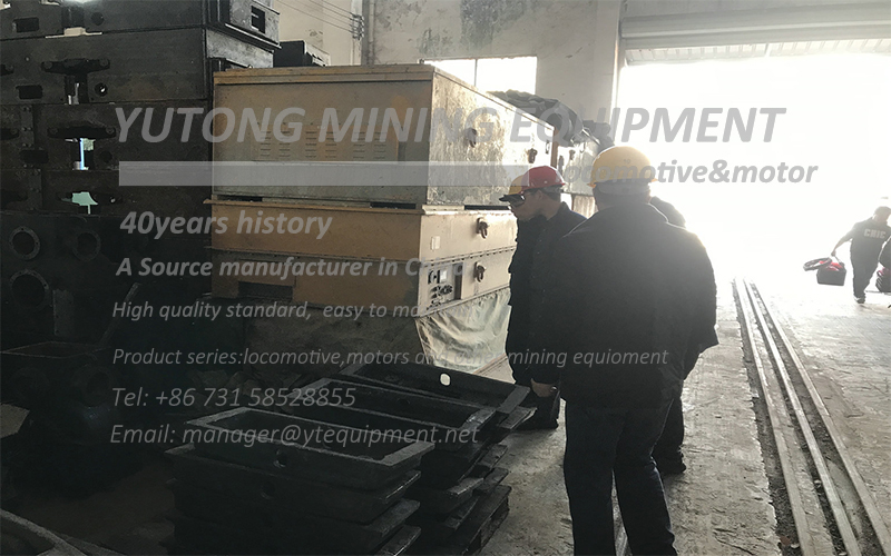 Clients from China University of Mining and Technology came to the company to cooperate in the unmanned electric locomotive project(图1)