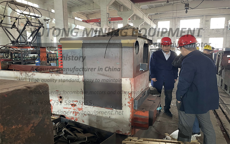 Clients from China University of Mining and Technology came to the company to cooperate in the unmanned electric locomotive project(图2)