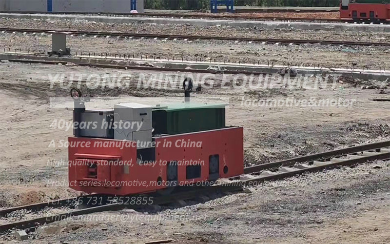 The 8-ton remote-controlled battery electric locomotive was put into use