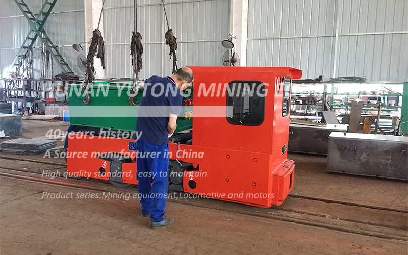 Explosion-proof 5-ton mining battery electric locomotive delivery