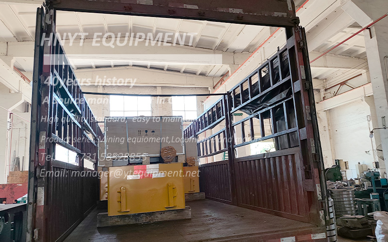 Export of 2.5 ton battery locomotives and rock loader 5.jpg