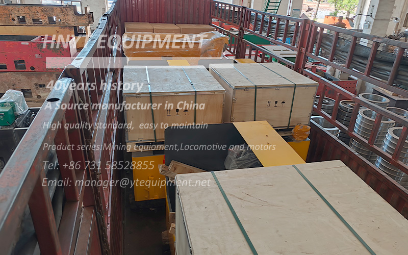 Export of 2.5 ton battery locomotives and rock loader 4.jpg