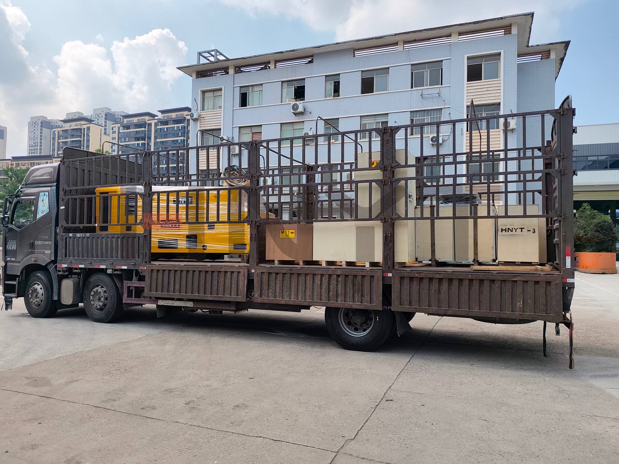 8 Ton Battery Electric Locomotive Shipped to South America for Metal Minin
