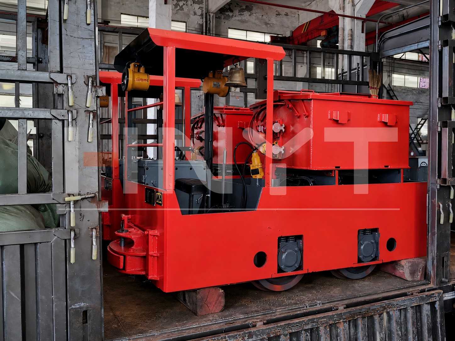 Power supply units and packaged shipment equipment loaded on the truck.jpg
