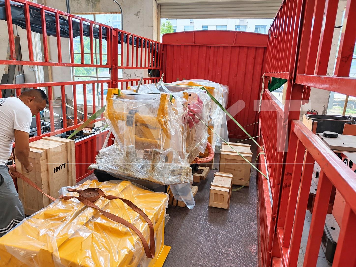 03-mining-equipment-truck-loading.jpg 03-mining-equipment-truck-loading.jpg