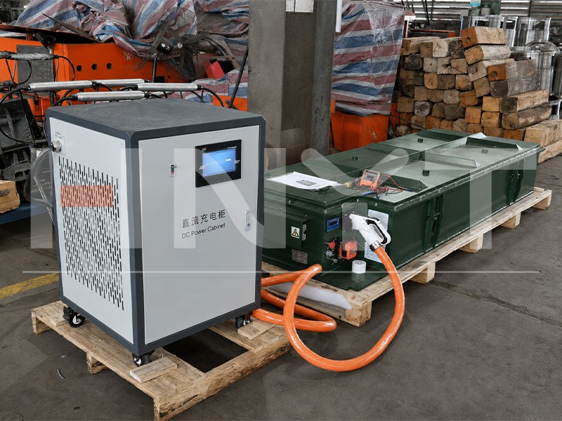 How to Choose a Mining Electric Locomotive?(图5) locomotive-battery-and-charging-cabinet.jpg
